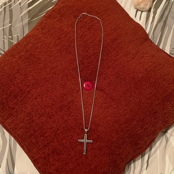 Beautiful Stainless steel cross necklace - Picture 2 of 6